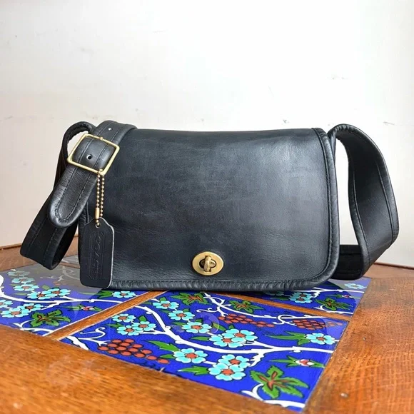 *RARE* Coach Sling Bag #9710 Black Leather NYC Vintage 1985 Turnlock Flap Bag - Picture 1 of 16